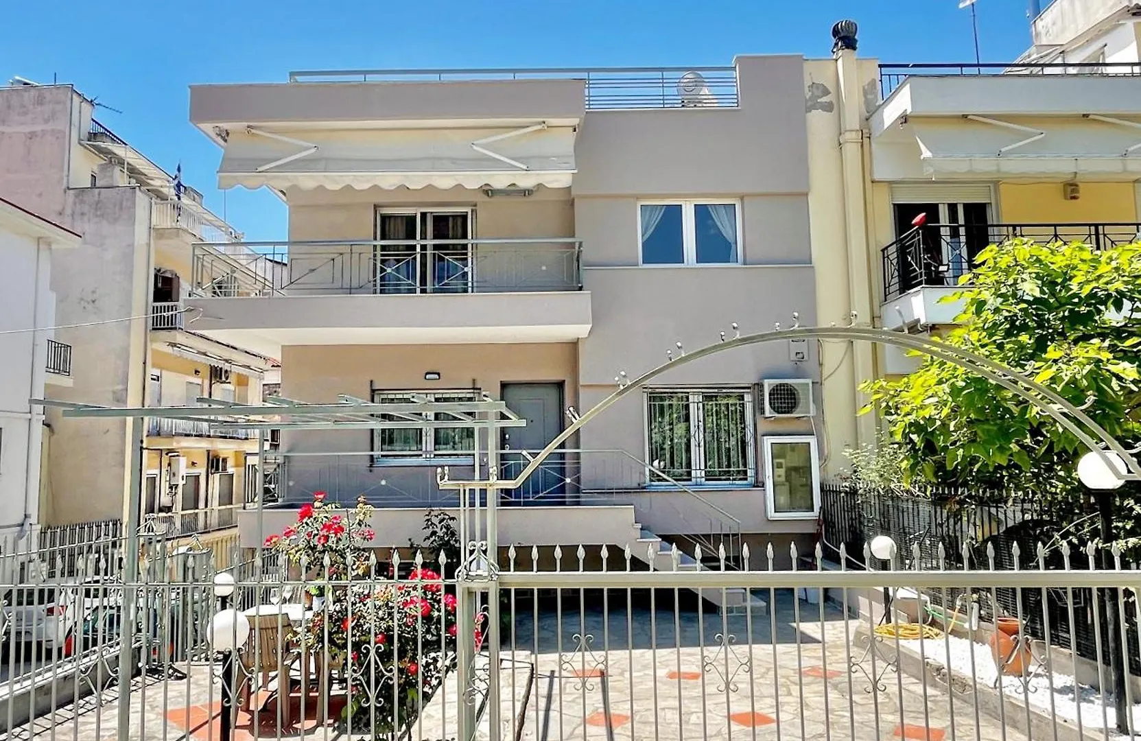 Thess City House With Parking location